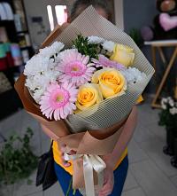 Букет цветов из:  Герберы, Розы и Хризантемы в Березниках