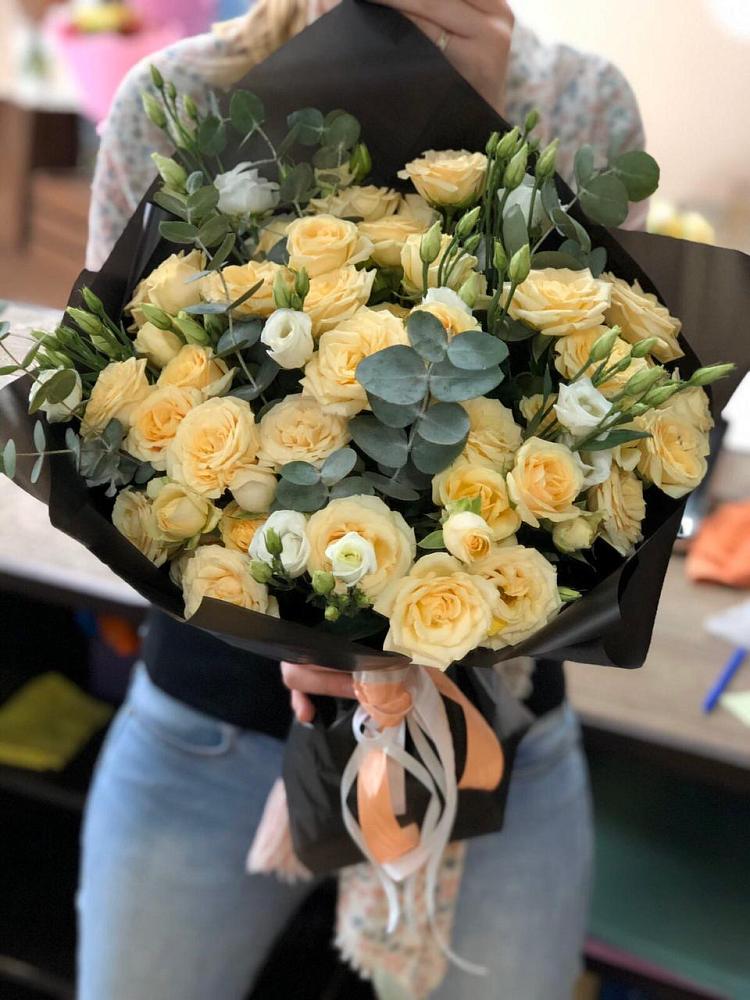 Букет цветов из: Розы и Лизиантусы в Березниках