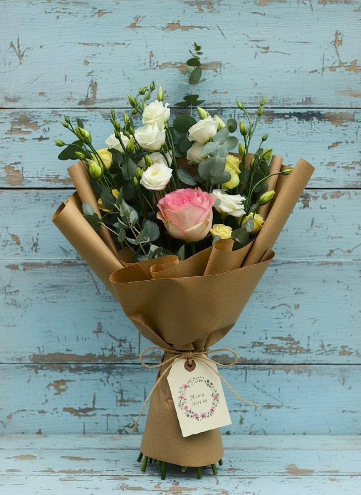 Букет цветов из: Розы и Лизиантусы в Березниках