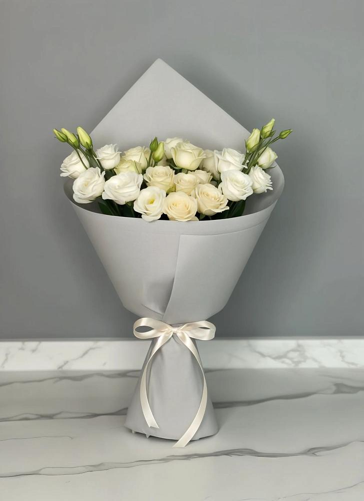 Букет цветов из: Розы и Лизиантусы в Березниках