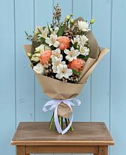 Букет цветов из:  Альстромерии, Лизиантусы, Розы и Хризантемы #REPLACE_PRED# Березниках