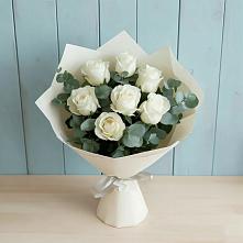 Букет Белые розы в Эвкалипте в Березниках