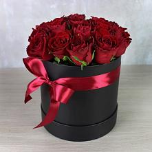 Цветочная композиция из Розы в шляпной коробке в Березниках