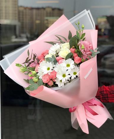 Букет цветов из: Розы, Лизиантусы и Хризантемы в Березниках