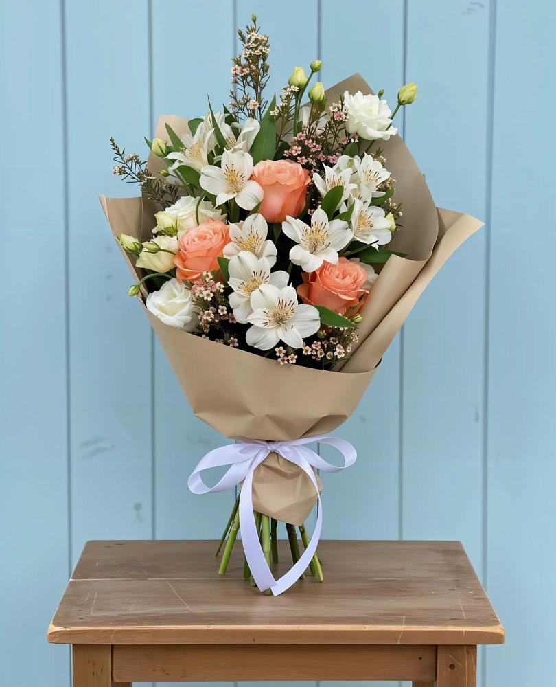 Букет цветов из: Альстромерии, Лизиантусы, Розы и Хризантемы в Березниках